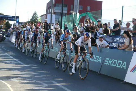 Evropsko prvenstvo v kolesarstvu 2026 v &Scaron;enčurju, dirka članov elite, na čelu Primož Roglič / Foto: Peter Ko&scaron;enina