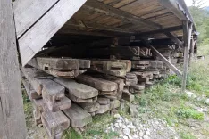 Nakup &raquo;kozolca&laquo; znova razburil svetnike