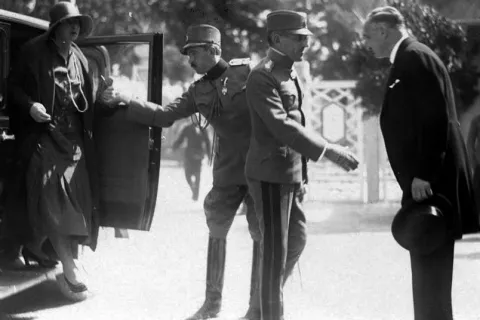 19. Predsednik Ljubljanskega velesejma Fran Bonač sprejema kralja Aleksandra I. in kraljico Marijo, september 1931, Zgodovinski arhiv Ljubljana / Foto: Wikimedia Commons