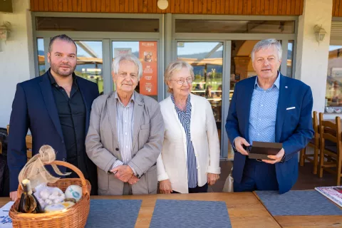 Praznovanje 90 let Egidij Egi Ga&scaron;per&scaron;ič in srečanje upokojeni profesorji Glasbena &scaron;ola RadovljicaLetali&scaron;če Lesce, 25. september 2026 / Foto: Nik Bertoncelj
