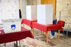 Predčasno glasovanje na &scaron;tirih referendumih v občini Kranj / Foto: Primož Pičulin