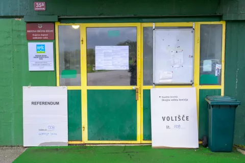 Gasovanje na enem zakonodajnem in treh posvetovalnih referendumih 2026 / Foto: Primož Pičulin