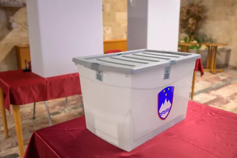 Gasovanje na enem zakonodajnem in treh posvetovalnih referendumih 2026 / Foto: Primož Pičulin