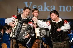 Novoletni koncert Pihalni orkester Jesenice Kranjska Gora z gosti na Jesenicahgosti koncerta Sa&scaron;o Avsenik harmonika, Martin Jakopič (jeseničan) harmonika, Lucija Selak pevka in Luka Se&scaron;ek pevec / Foto: Nik Bertoncelj
