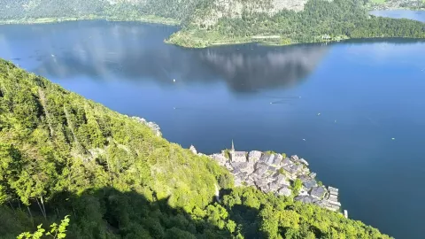 Pogled na Hal&scaron;tat z razgledne plo&scaron;čadi / Foto: Pogled na Hal&scaron;tat z razgledne plo&scaron;čadi 