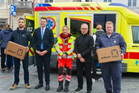 Nova defibrilatorja za odročne kraje