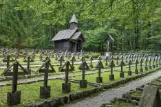 Voja&scaron;ko pokopali&scaron;če prva svetovna vojna Ukanc občina Bohinj / Foto: Tina Dokl