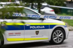 simbolična fotografija policija policist policijski avto vozilo streljanje v Vodicah aretacija Radovljica / Foto: Tina Dokl