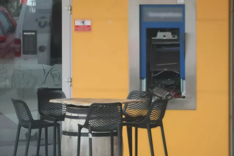 Po&scaron;kodovani bankomat v Preddvoru / Foto: Alenka Brun