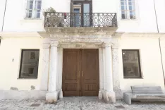 Nova vrata na vhodu mestne tržnice v Kranju / Foto: Matic Zorman