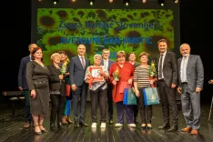 Kmetice skupaj s predsednico zvezo kmetic Ireno Ule, ministrom Janezom Ciglerjem Kraljem in drugimi gosti / Foto: MK