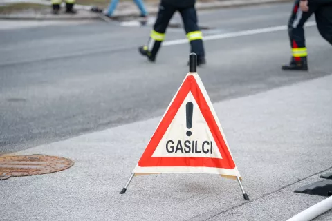 Simbolična fotografija Gorenjska Gasilci opozorilni znak / Foto: Nik Bertoncelj