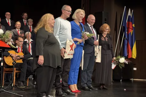 Mir se začne pri vsakem od nas
