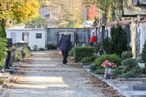 Tatovi obi&scaron;čejo tudi pokopali&scaron;ča