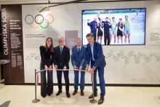 Olimpijska soba Knjižnica A. T. Linharta Radovljica odprtje na fotografiji z leve Sara Isaković, Franjo Bobinac, Ciril Globočnik, Iztok Čop / Foto: Tina Dokl