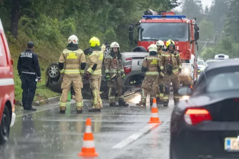 Vozniki, starejši od osemdeset let, so takoj za mladimi vozniki povzročitelji največ prometnih nesreč. Slika je simbolična. / Foto: Nik Bertoncelj