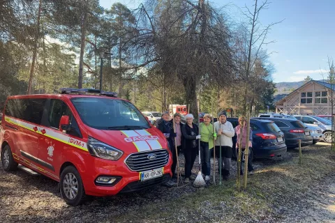 Za novo turistično sezono so v akciji, ki so se je tudi letos udeležili številni prostovoljci iz Lesc in okolice, očistili in pripravili okoli trideset hektarov zemljišč.