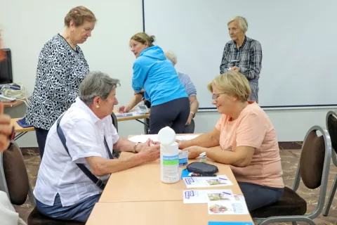 Na srečanju je prevladovala pozitivna energija, udeleženci pa so dodobra izkoristili svetovanja in meritve. / Foto: Tina Dokl