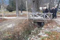 Med bolj prizadetimi vodotoki na Zgornjem Gorenjskem je bil potok Blatnica v Begunjah, kjer so sanacijska dela že stekla. / Foto: Gorazd Kavčič