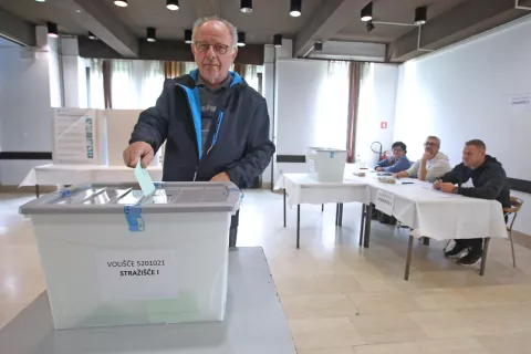 Nedeljskega referenduma se je udeležilo le dobrih sedem odstotkov volilnih upravičencev. / Foto: Gorazd Kavčič