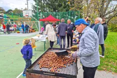 Prireditev je popestril voden pohod Po poti suhih hrušk. / Foto: Maja Bertoncelj