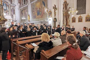 Zbor Slovenske filharmonije je pod vodstvom Sebastjana Vrhovnika odlično predstavil skladbe Cirila, Sama in Borisa Vremšaka. / Foto: Katja Dolenc