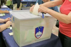 Morebitni referendum bo stal najmanj 1,3 milijona evrov ali pa 3,5 milijona evrov. Državna volilna komisija denarja nima zagotovljenega. / Foto: Tina Dokl (arhiv) / Foto: 