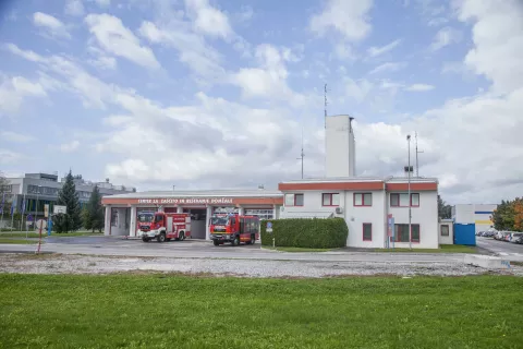 Kaj bo s sedanjimi prostori centra za zaščito in reševanje, še ni znano, a se k prodaji ne nagibajo. / Foto: Aleš Senožetnik