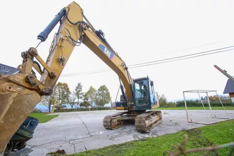 šolsko igrišče začetek obnove obnova Podružnična šola Begunje / Foto: Tina Dokl