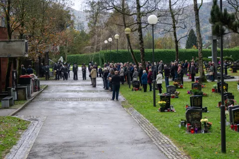 Žalna slovesnost za žrtve povojnih pobojev – Lipica / Foto: Primož Pičulin