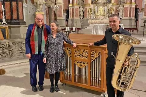 Orgelski duet, zakonca Barbara in Ulrich Theissen Pibernik, in tubist Uroš Košir / Foto: Osebni Arhiv