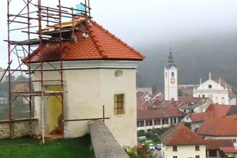 Eden od obnovljenih grajskih stolpičev / Foto: Občina Kamnik