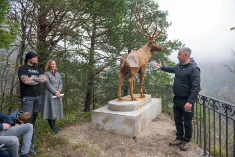 Odkritje kipa Jelena na Malem Juheju / Foto: Primož Pičulin