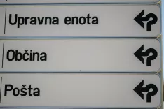 Prijavo stalnega in začasnega prebivališča ter določitev naslova za vročanje v Republiki Sloveniji je po novem mogoče vložiti na katerikoli od 58 upravnih enot. / Foto: Nik Bertoncelj