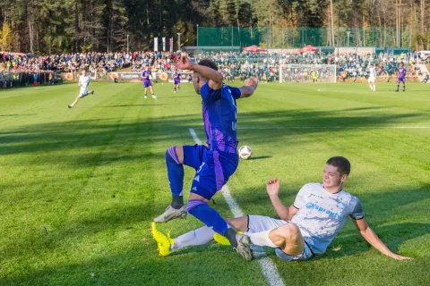 Ekipa Preddvora je proti Mariboru do 72. minute tekme vodila z 1 : 0. / Foto: Primož Pičulin