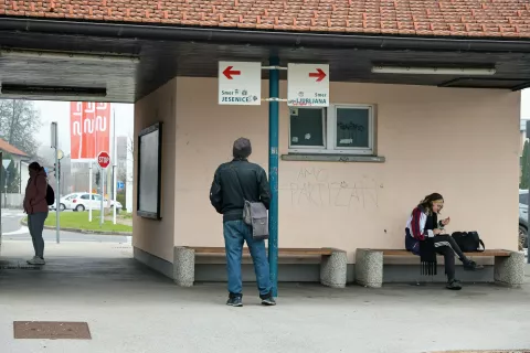 železniška proga železnica tovorni vlak potniški vlak železniška postaja občina Medvode / Foto: Tina Dokl