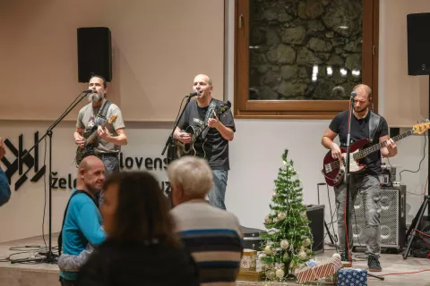 Novoletni dogodek Naj december zažari z društvom Lepa si na Jesenicah.Koncert ansambla Joške vn. / Foto: Nik Bertoncelj