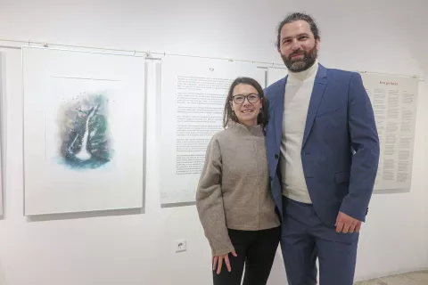 Razstavo je zasnoval Gašper Peternel, za likovne podobe in njeno oblikovanje pa je poskrbela Barbara Pintar. / Foto: Igor Kavčič