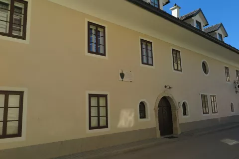 Med nagrajenimi stavbami je tudi hi&scaron;a na Cesti talcev 5 v &Scaron;kofji Loki. / Foto: Vilma Stanovnik