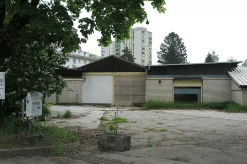 Med &Scaron;olsko ulico in Partizansko cesto ter Kapucinskim trgom, tudi na nekdanji tržnici, naj bi zrasla dva stanovanjska stolpiča. / Foto: Vilma Stanovnik