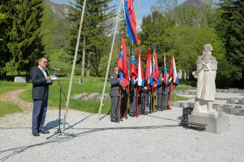 Spominska slovesnost ob osvoboditvi upornikov Begunje na Gorenjskem graščinski vrt organizator KO ZB Begunje KS Begunje Združenje ZB NOB Radovljica / Foto: Tina Dokl