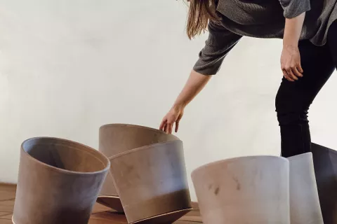 Postavitev Špele Šedivy z naslovom V dosluhu. / Foto: Maša Pirc (layerjeva Hiša)