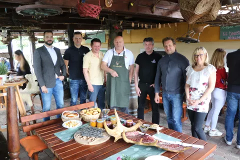 Okusi kranjskih miz 2023. trikovna konferenca gostincev in Zavoda za turizem in kulturo kranj pr MAtičku na primskovem / Foto: Alenka Brun