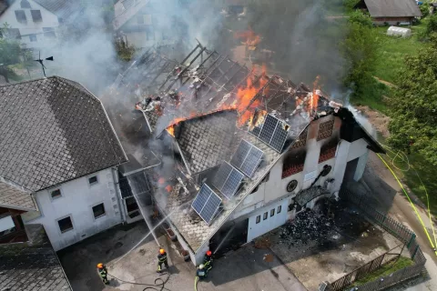 požar Metron In&scaron;titut Če&scaron;njica pri Kropi / Foto: Pgd Kropa