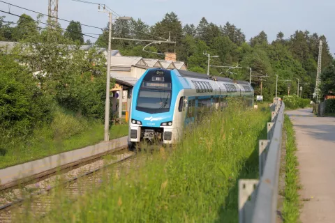 predstavitev drugi tir želežniška proga in vlak vas Reteče občina Škofja loka / Foto: Tina Dokl