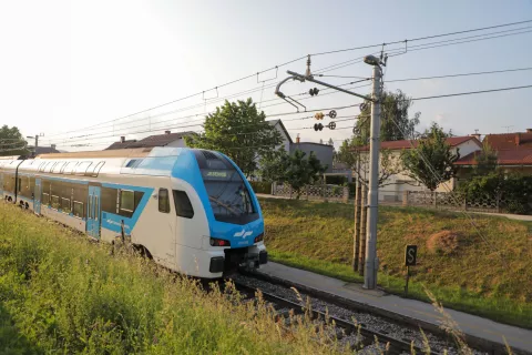 predstavitev drugi tir želežniška proga in vlak vas Reteče občina Škofja loka / Foto: Tina Dokl