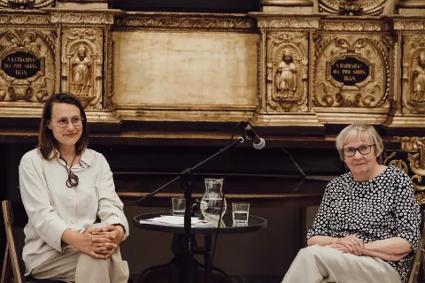 Pogovor v kapeli loškega gradu / Foto: Maša Pirc