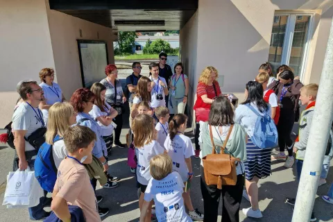 Učenci, ki so v Španiji svoje vrstnike navduševali nad knjigami slovenskih avtorjev, so se v Medvodah srečali tudi z učenci OŠ Preska. / Foto: Maja Bertoncelj