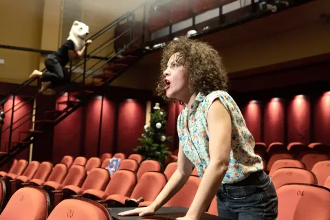 Pre&scaron;ernovo gledali&scaron;če Kranj: <br>Ivan Viripajev <br>ZAPRTA &Scaron;TUDIJA. &raquo;NEW CONSTRUCTIVE ETHICS&laquo; <br>Režiserka<br>Nina Rajić Kranjac / Foto: Nada Žgank