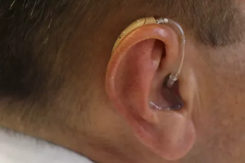 Boris Horvat je predsednik Medobčinskega društva gluhih in naglušnih za Gorenjsko, AURIS Kranj naglušni aparat uho sluh / Foto: Gorazd Kavčič